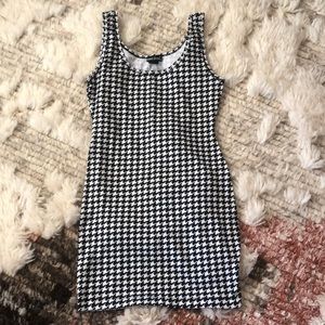 Houndstooth Patterned Dress - Size Small